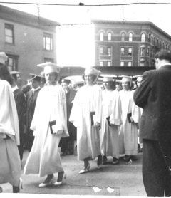 images4/1954GraduationProcession.jpg